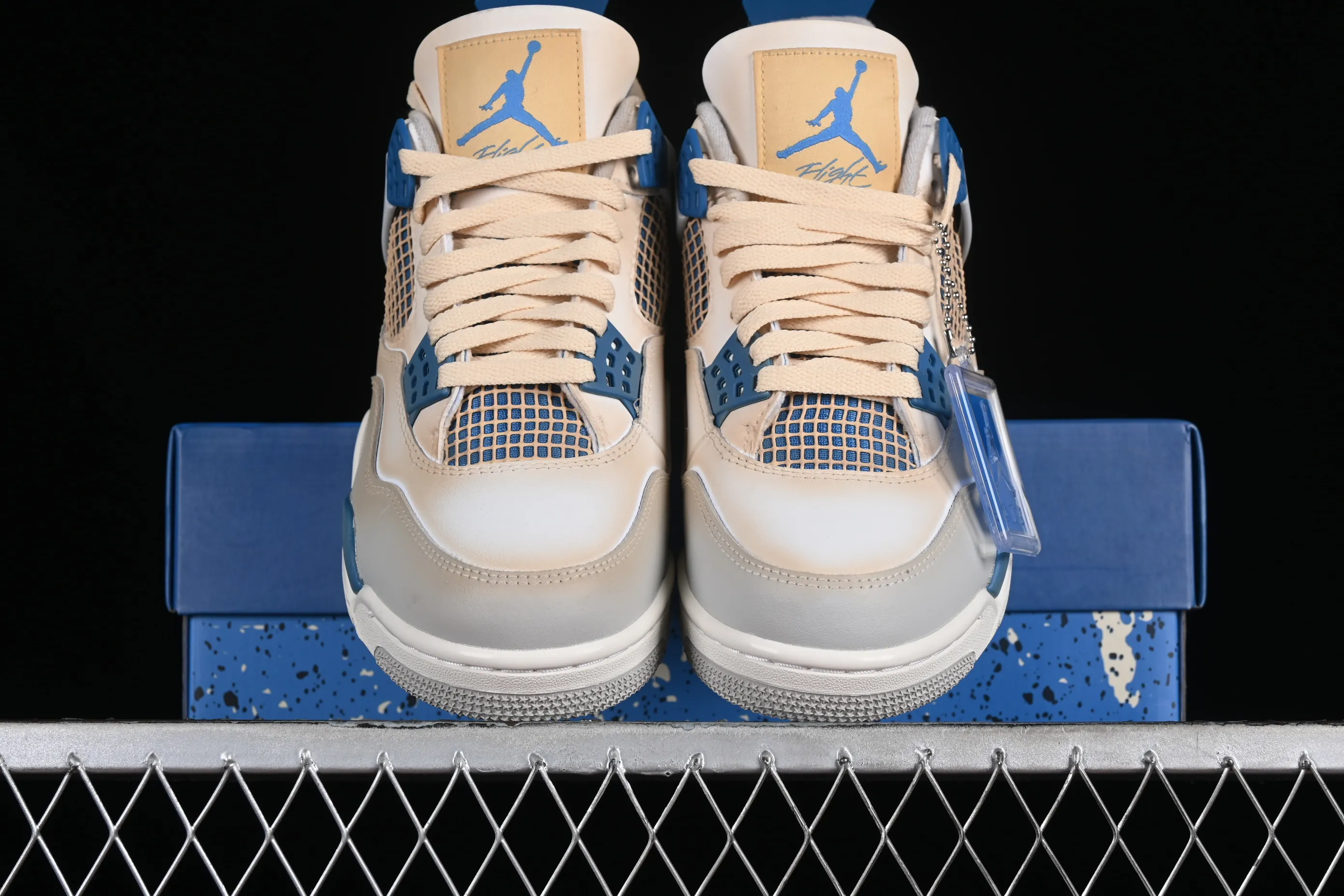 All categories Air Jordan Jordan series basketball shoes Air Jordan 4 Water Arrow x Jordan Air Jordan 4 Retro AJ4 Joe 4 Water Arrow joint model basketball shoes 308797-105